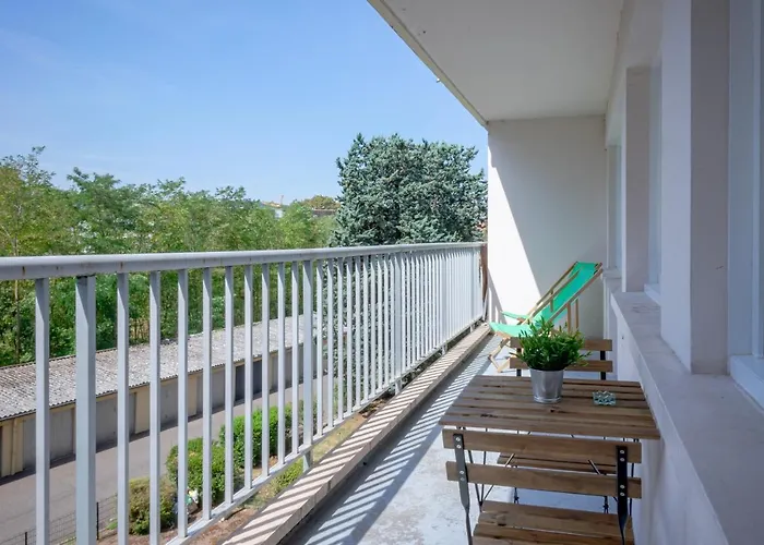 Le Colibri - Stationnement Gratuit - Balcon - Jusqu'à 4 Personnes Metz